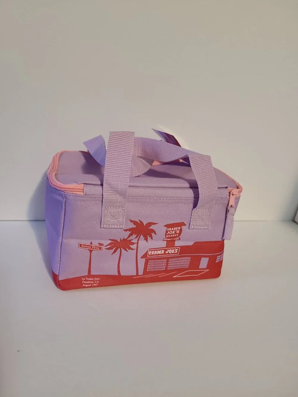 TRADER JOE'S SUMMER COLLECTION MINI INSULATED TOTE-FLORAL VIOLET/PINK ZIPPER - Picture 4 of 8